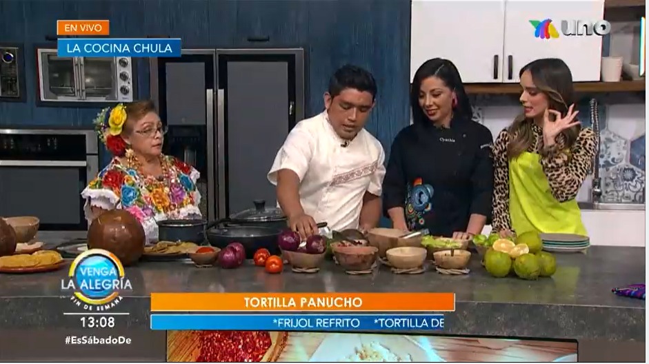 Cocinera tradicional yucateca lleva a Venga la Alegría la auténtica receta de panuchos