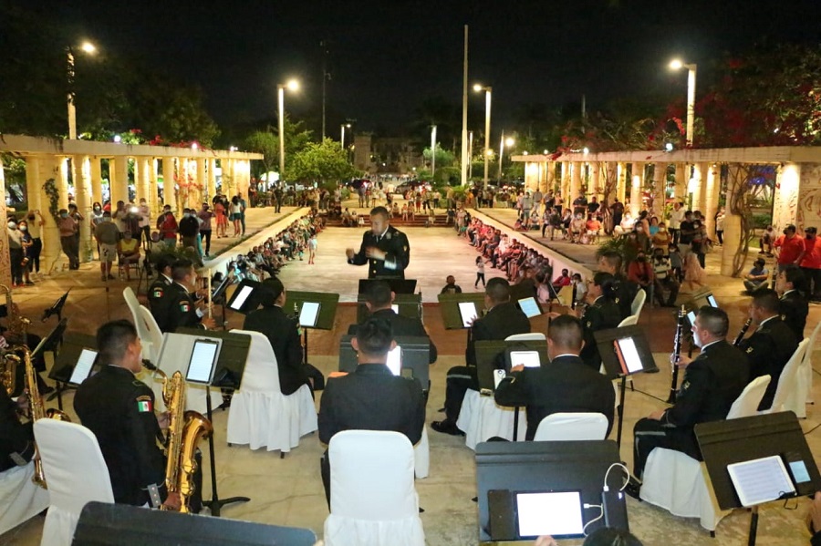 El Ejército Mexicano puso a bailar a familias yucatecas