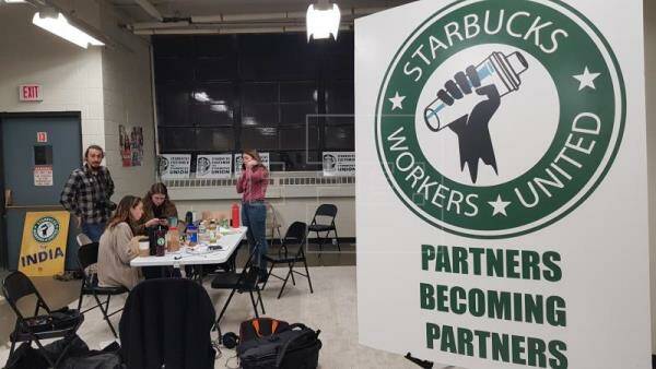 Denuncia que Starbucks despidió a siete trabajadores por formar su sindicato