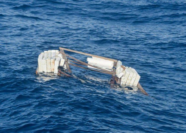 Rescatan a ocho balseros cubanos que naufragaron frente a Yucatán