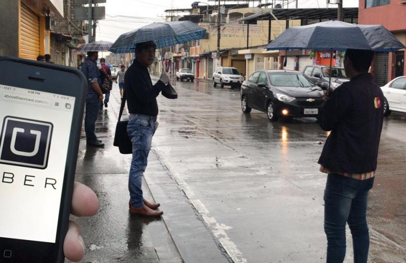 Lluvias, tarifas dinámicas y ningún freno a los abusos de plataformas de transporte