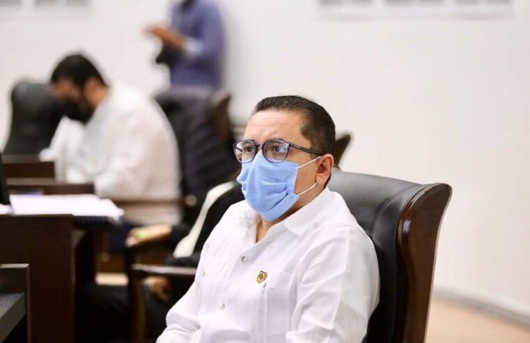 Activistas LBGT+ acusan de retrógradas al Congreso y a su presidente Lozano Poveda