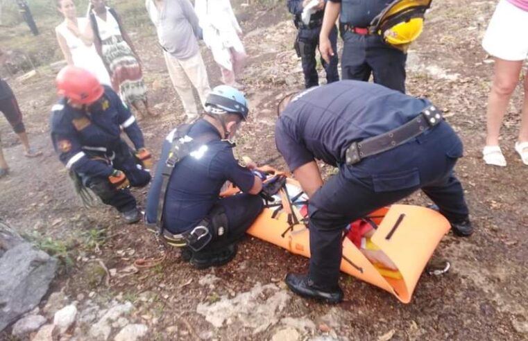 Rescata la SSP a mujer que cayó a cenote de 12 metros