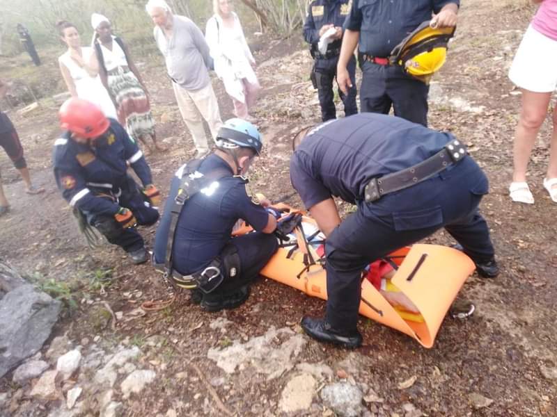 Rescata la SSP a mujer que cayó a cenote de 12 metros