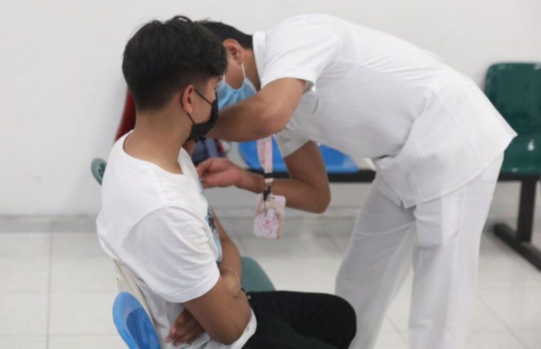 Adolescentes con comorbilidades reciben dosis de refuerzo