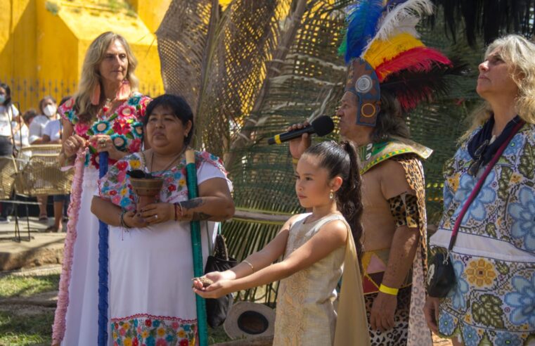 En voz de la ceiba, Renata González da la bienvenida al Festival Paa’ytaan en Izamal