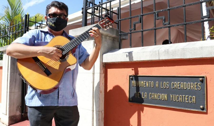 Ricardo Duarte Esquivel, al Monumento a los Creadores de la Canción Yucateca