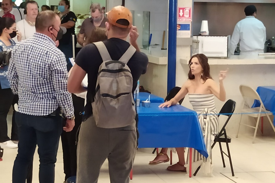 Eva Longoria visita el mercado de Santiago, en el centro de Mérida