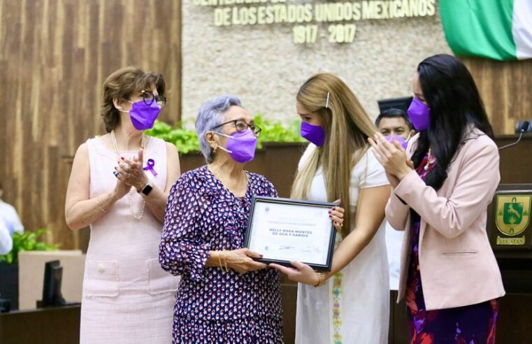 Reconocen experiencia y aportaciones de la profesora Nelly Rosa Montes de Oca