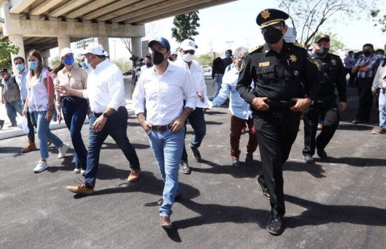 Entrega Vila  obras de modernización de las glorietas de Cholul y Motul