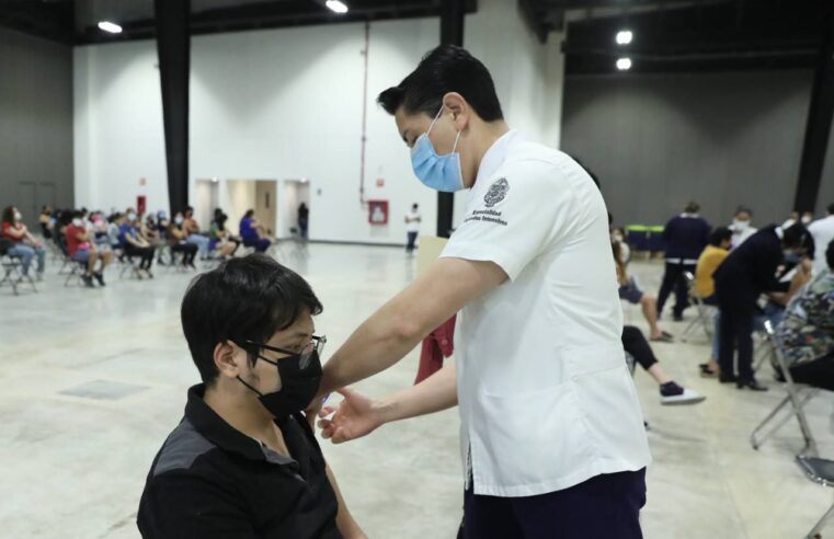 Inicia aplicación de tercera dosis anticovid para jóvenes de Mérida