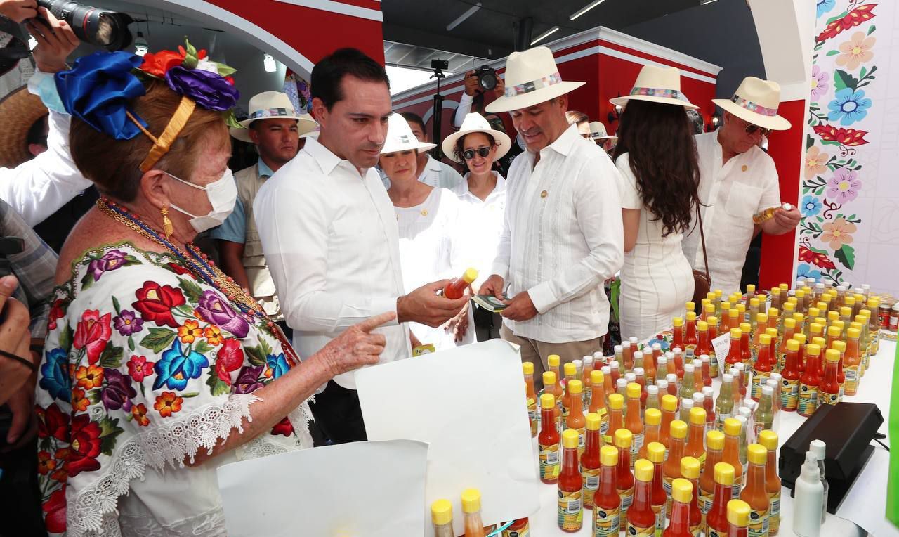 La cochinita, la guayabera y las hamacas, arrasan en la Feria de San Marcos