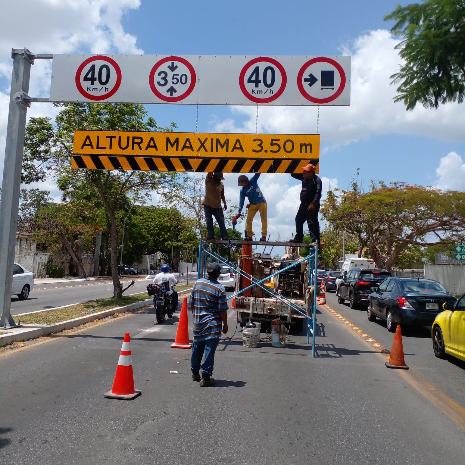 Reparaciones en el Paso Deprimido por un accidente