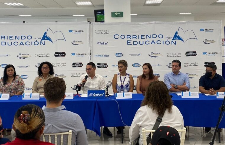 Fundación Telmex entrega becas, computadoras y bicicletas a estudiantes en Chiapas