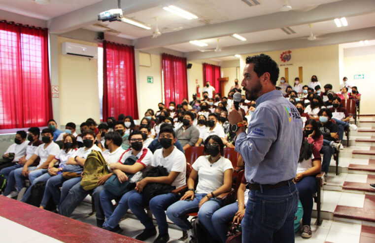 Estudiantes del CBTIS 120 hacen propuestas a Raúl Paz