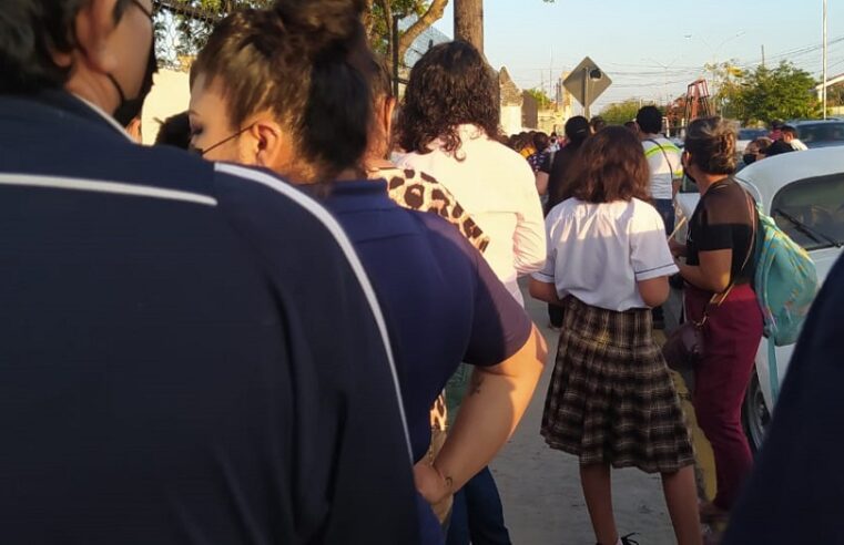 Clases de impuntualidad en primaria de la Azcorra: nunca abren a tiempo la escuela