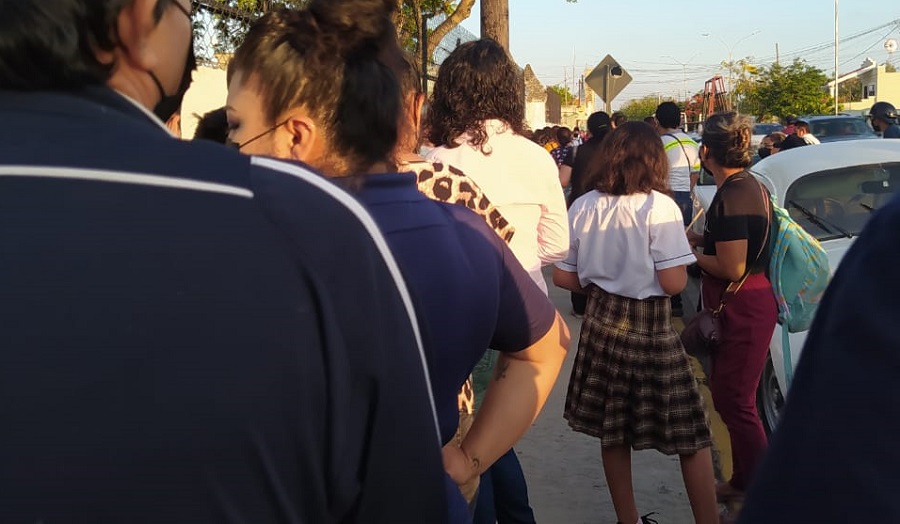 Clases de impuntualidad en primaria de la Azcorra: nunca abren a tiempo la escuela