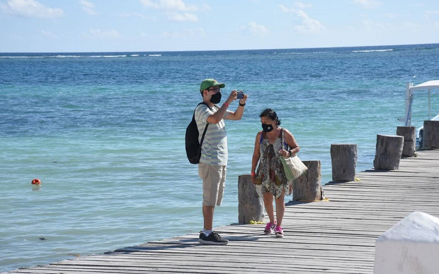 Tras cinco semanas sin muertos de Covid-19, Quintana Roo dice adiós al cubrebocas