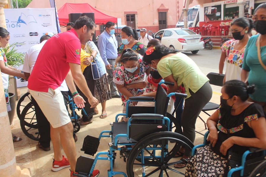 El Rally Maya entrega sillas de ruedas en cuatro poblados de Yucatán