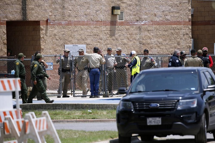 Aula tras aula fue por los niños el pistolero en una escuela de Texas: mató a 19