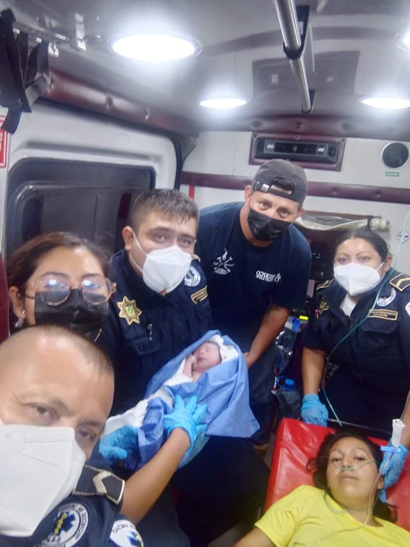 Komchén tiene nueva vecinita: nace en ambulancia de la SSP