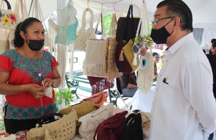 Inaugura el Indemaya la Expo Feria Artesanal Maya en el parque de Santa Ana