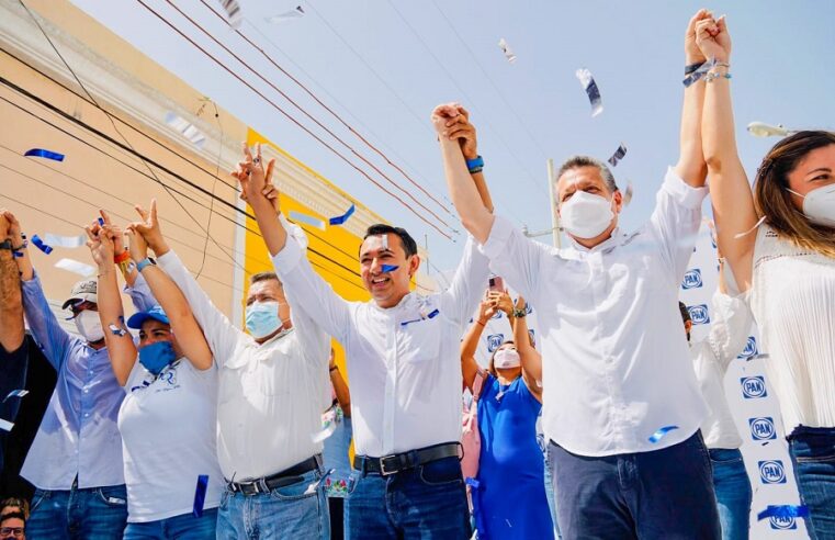 Arturo León se registra como candidato único a dirigir el comité del PAN en Mérida