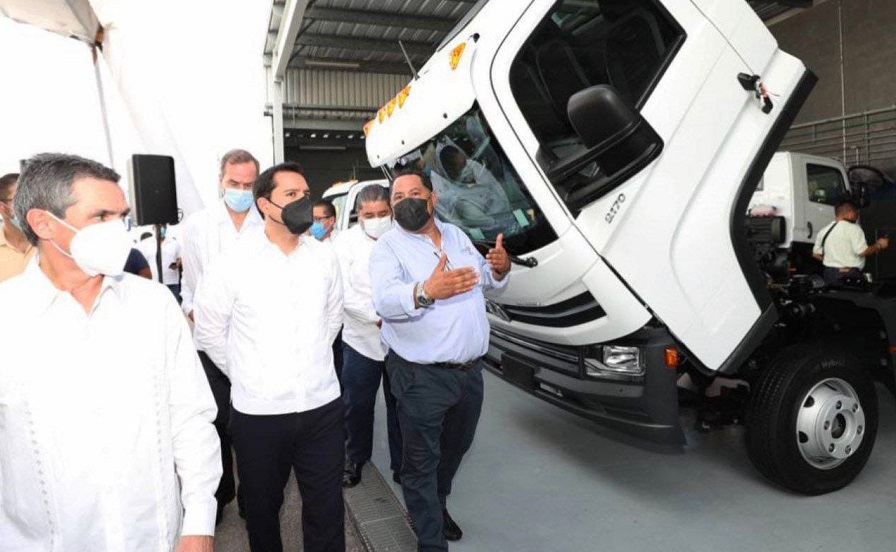 Vila inaugura la agencia Volkswagen MAN Buses y Camiones Mérida