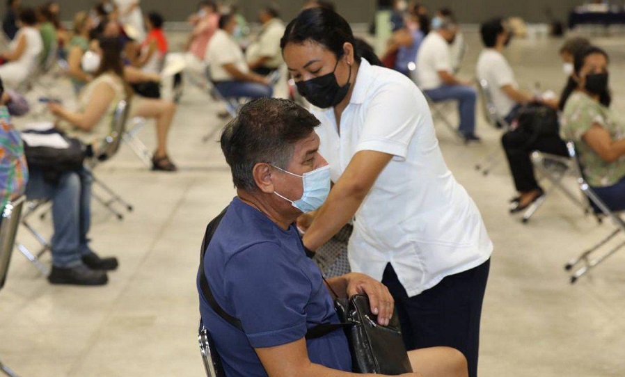 Meridanos de 40 a 59 años reciben ya la cuarta dosis contra Covid-19