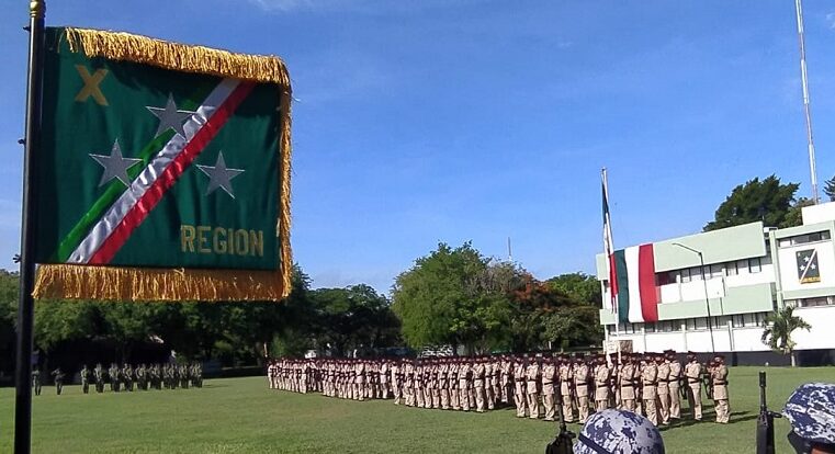 Rinden protesta de bandera conscriptos que cumplen encuadrados el Servicio Militar