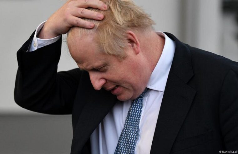 Renuncia Boris Johnson como primer ministro