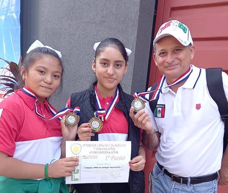 Niñas yucatecas ganan concurso internacional de ciencias en Paraguay