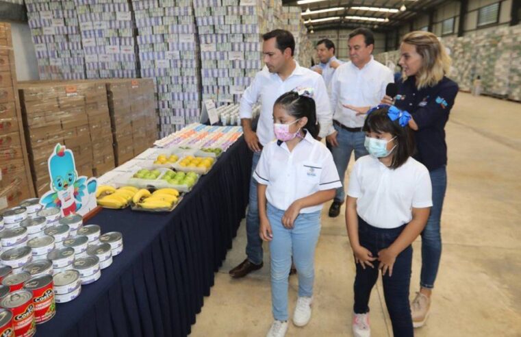 Mauricio Vila da el banderazo para la distribución de paquetes escolares en Yucatán