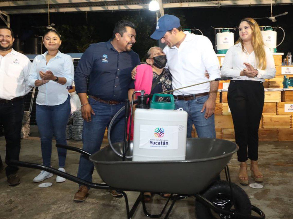 Habitantes de Teya reciben fuerte apoyo de Mauricio Vila