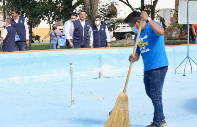 El Ayuntamiento continúa rehabilitando glorietas y fuentes de las principales avenidas