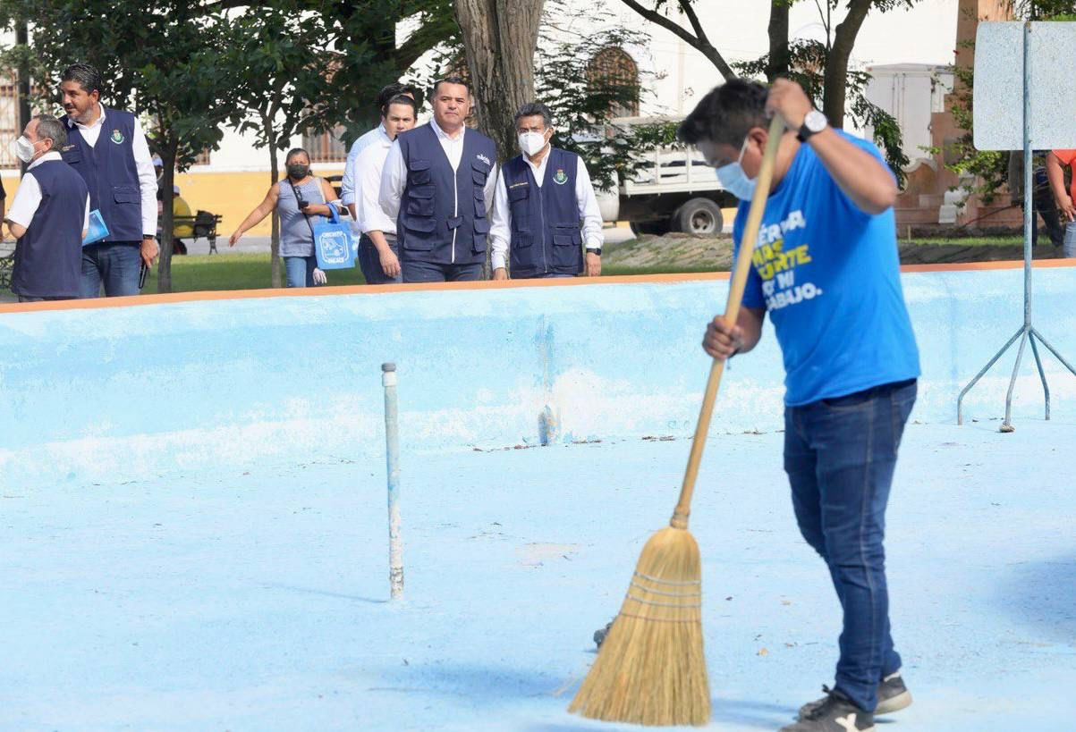 El Ayuntamiento continúa rehabilitando glorietas y fuentes de las principales avenidas