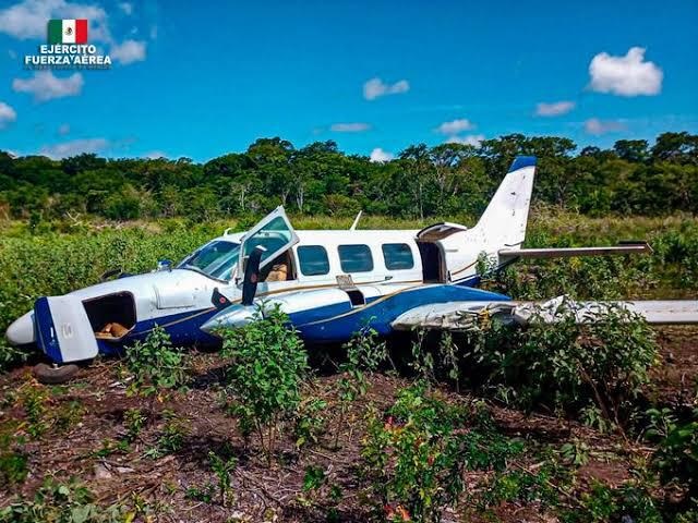 Aseguran avioneta que aterrizó en Campeche con 460 kilos de cocaína