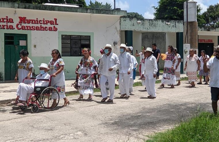 Al estilo Yucatán, don Librado celebra sus 102 años en Santa María Cansahcab