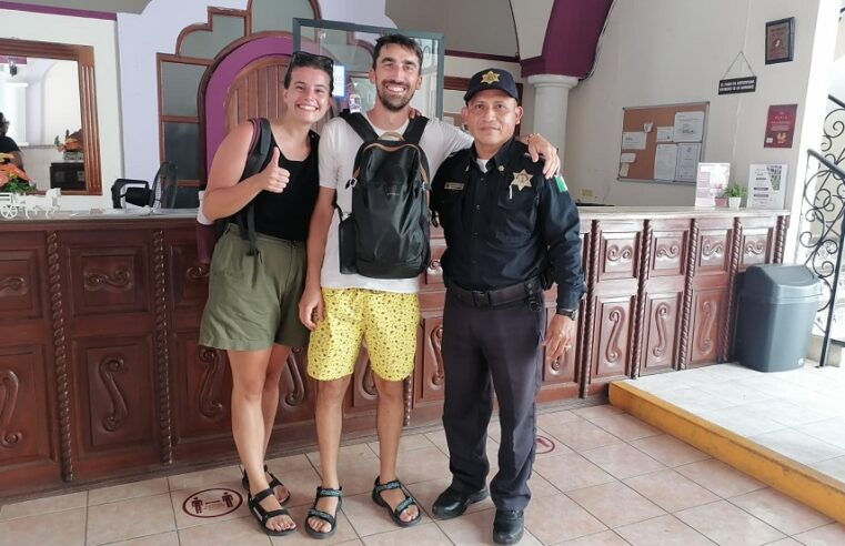 Turistas de Italia recuperan la mochila que olvidaron en un taxi en Yucatán