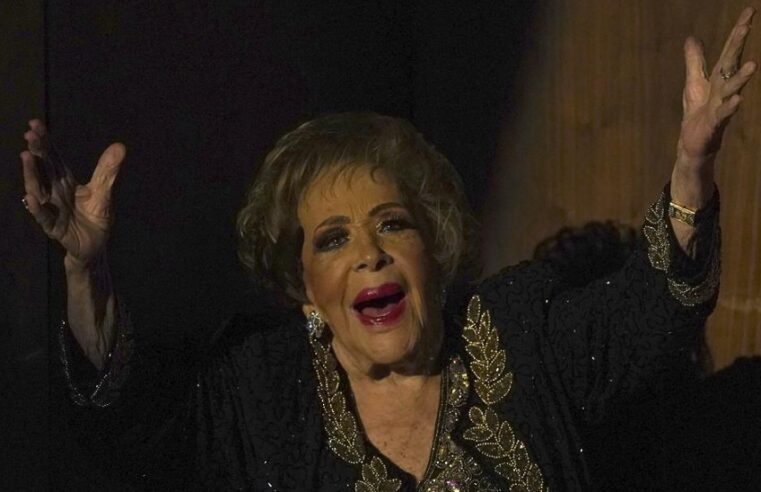 Bellas Artes rinde un homenaje en vida a Silvia Pinal