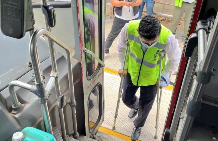 Operadores de transporte público reciben taller para «no manejar como locos»