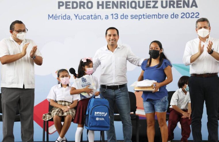 Mauricio Vila entrega uniformes, útiles y anuncia  mejoras a escuelas