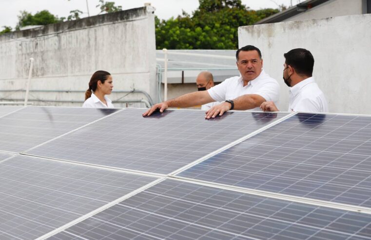 Autoridades mmunicipales visitan la fábrica de Paneles Solares de Perfect Home, 