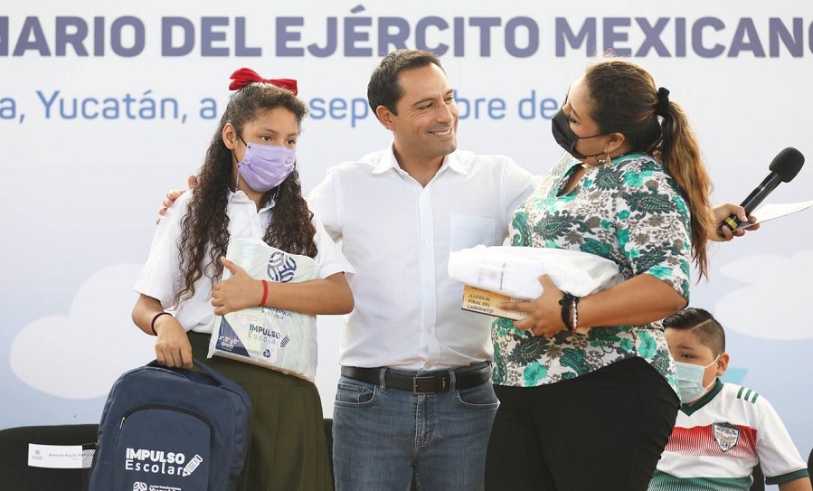 Mauricio Vila comienza a entregar uniformes y útiles de Impulso Escolar