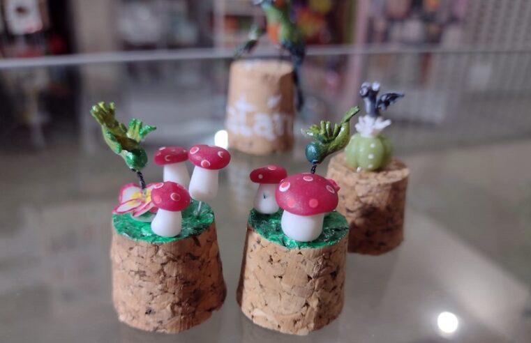 Con arte en miniatura defiende el medio ambiente en céntrica plaza de Mérida