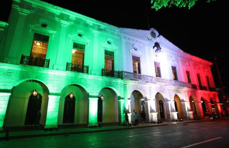 El Palacio de Gobierno de Yucatán ya tiene iluminación de fiestas patrias