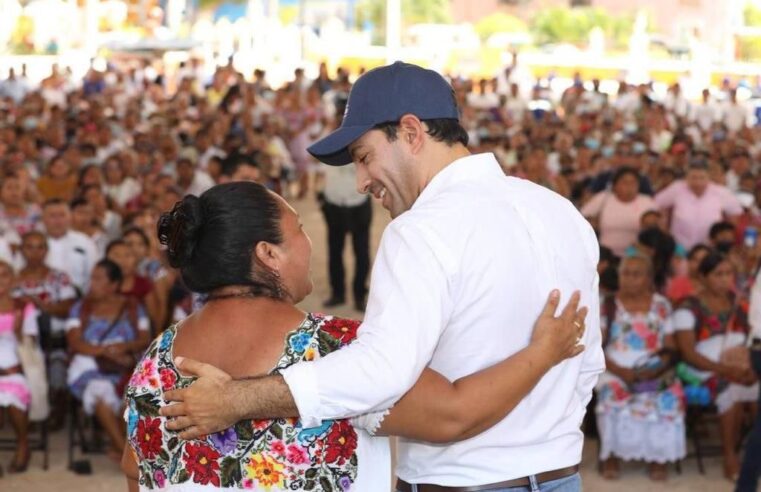 Mauricio Vila entrega apoyos a cientos de yucatecas en el marco del Día de la Mujer Rural,