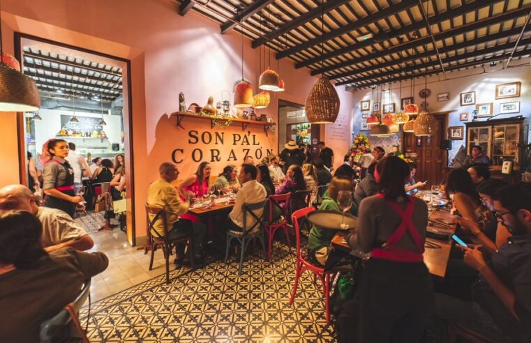 Galardonados chefs cocinan en el cuarto aniversario de Micaela Mar y Leña