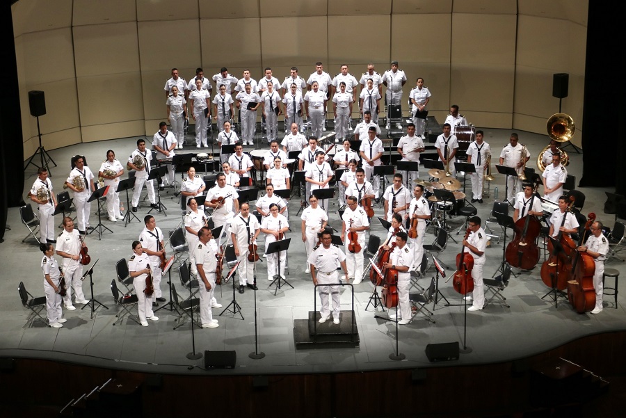 La Orquesta Filarmónica y el Coro de la Marina ofrecen gala con trova y música del mundo