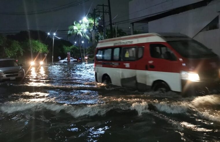 Tormenta deja severas inundaciones en Ciudad del Carmen, Campeche